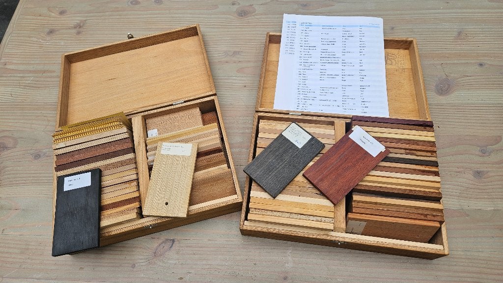2 assortiment dozen met 75 houtsoorten, Ophalen of Verzenden, Gebruikt