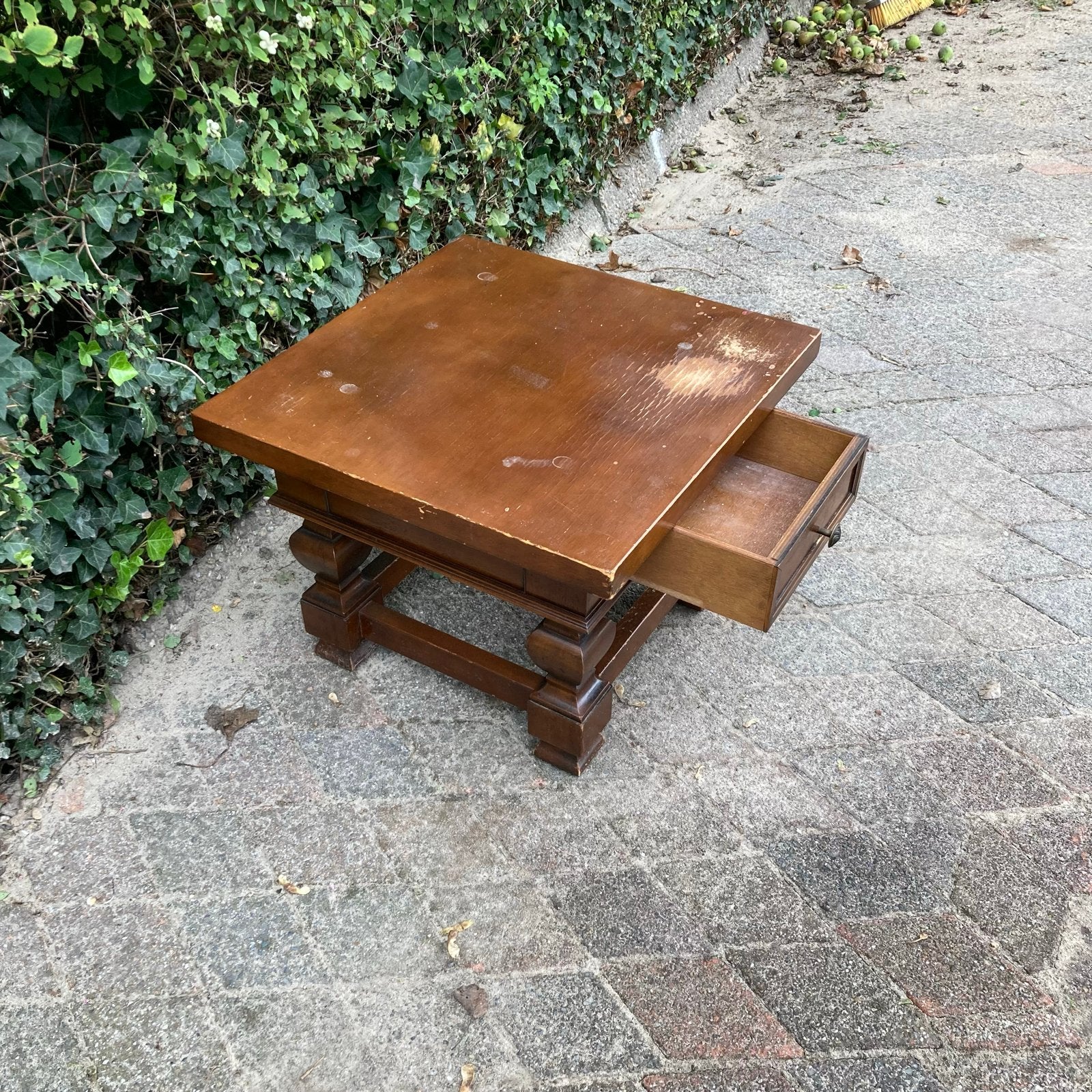 Opknap tafeltje vintage eiken 60x60 en 45 cm hoog nog stevig, Ophalen