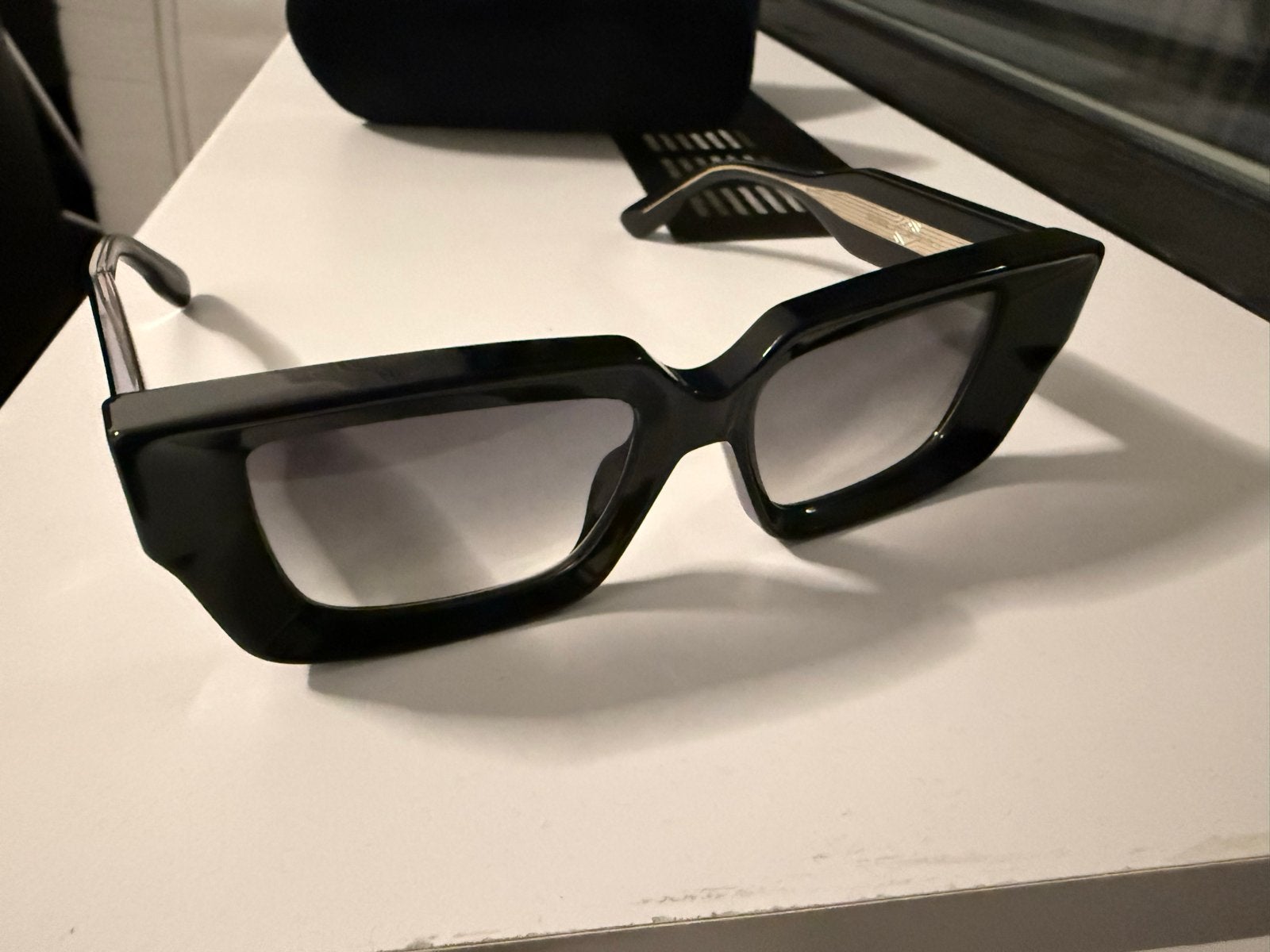 Gucci GG1529S-001, Ophalen of Verzenden, Zo goed als nieuw, Zwart, Zonnebril
