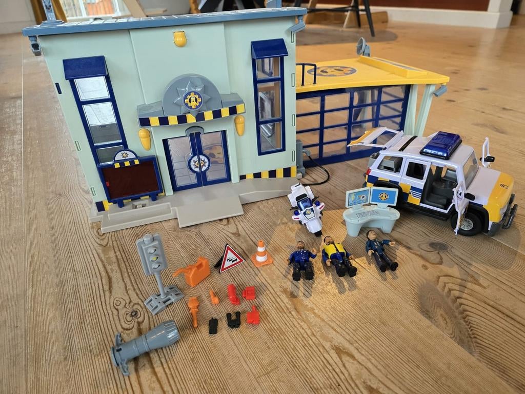Brandweerman Sam Politiebureau met voertuigen en figuren, Kinderen en Baby's, Speelgoed | Overig, Ophalen of Verzenden, Gebruikt