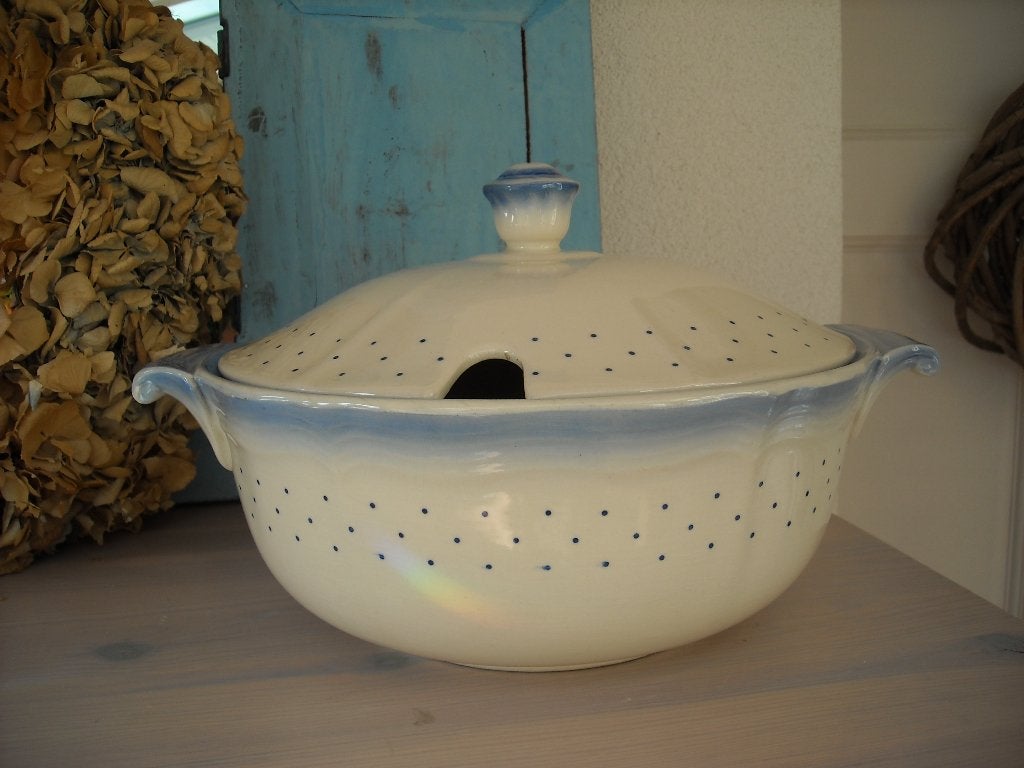 brocante aardewerk dekschaal met stippen, Ophalen of Verzenden