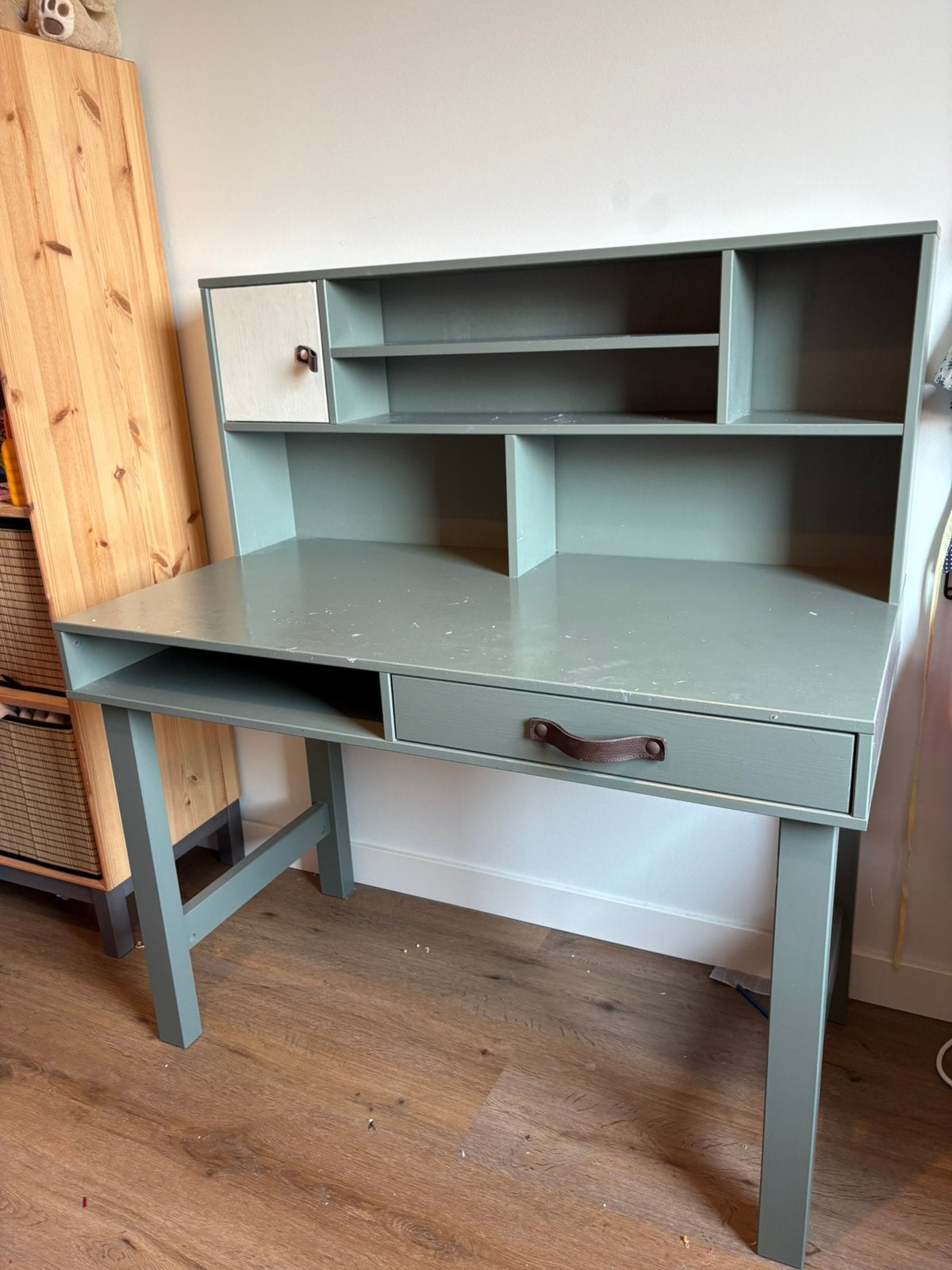 Gebruikt bureau Stage – alleen af te halen in Blokker, Huis en Inrichting, Kasten | Computermeubels, Ophalen, Gebruikt, Grenenhout