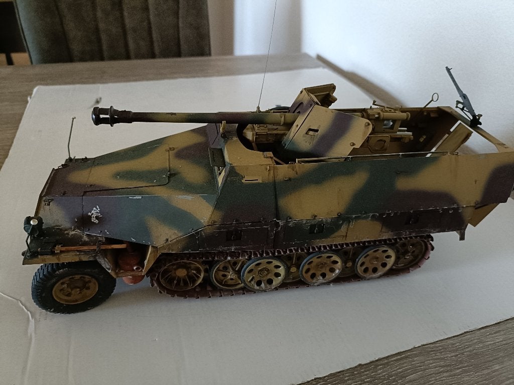 Gepantserd voertuig model met camouflage, Overige merken, Tank, Groter dan 1:32, Ophalen of Verzenden