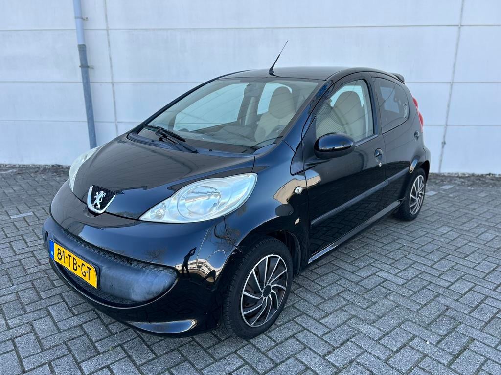 Peugeot 107 1.0 12V 5DR 2006 Zwart Automaat Airco Navi, Auto's, Peugeot, Stof, Beige, Origineel Nederlands, Bedrijf