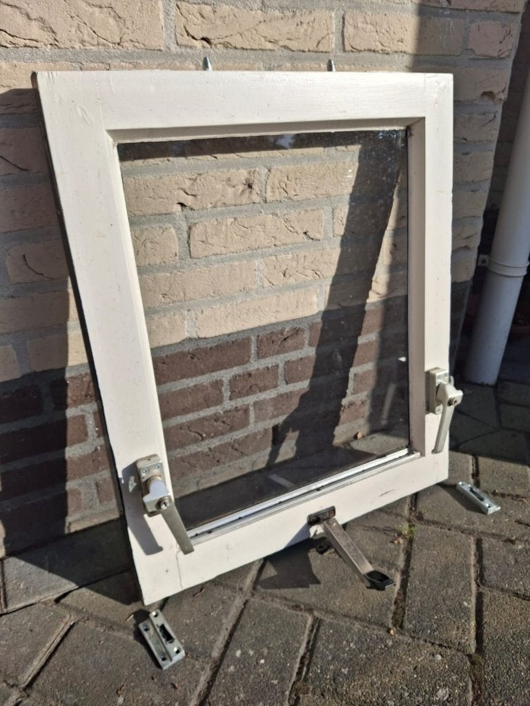 Raam met AXA raamsluiting + sleutels, Ophalen of Verzenden, Gebruikt, Overige materialen, Slot
