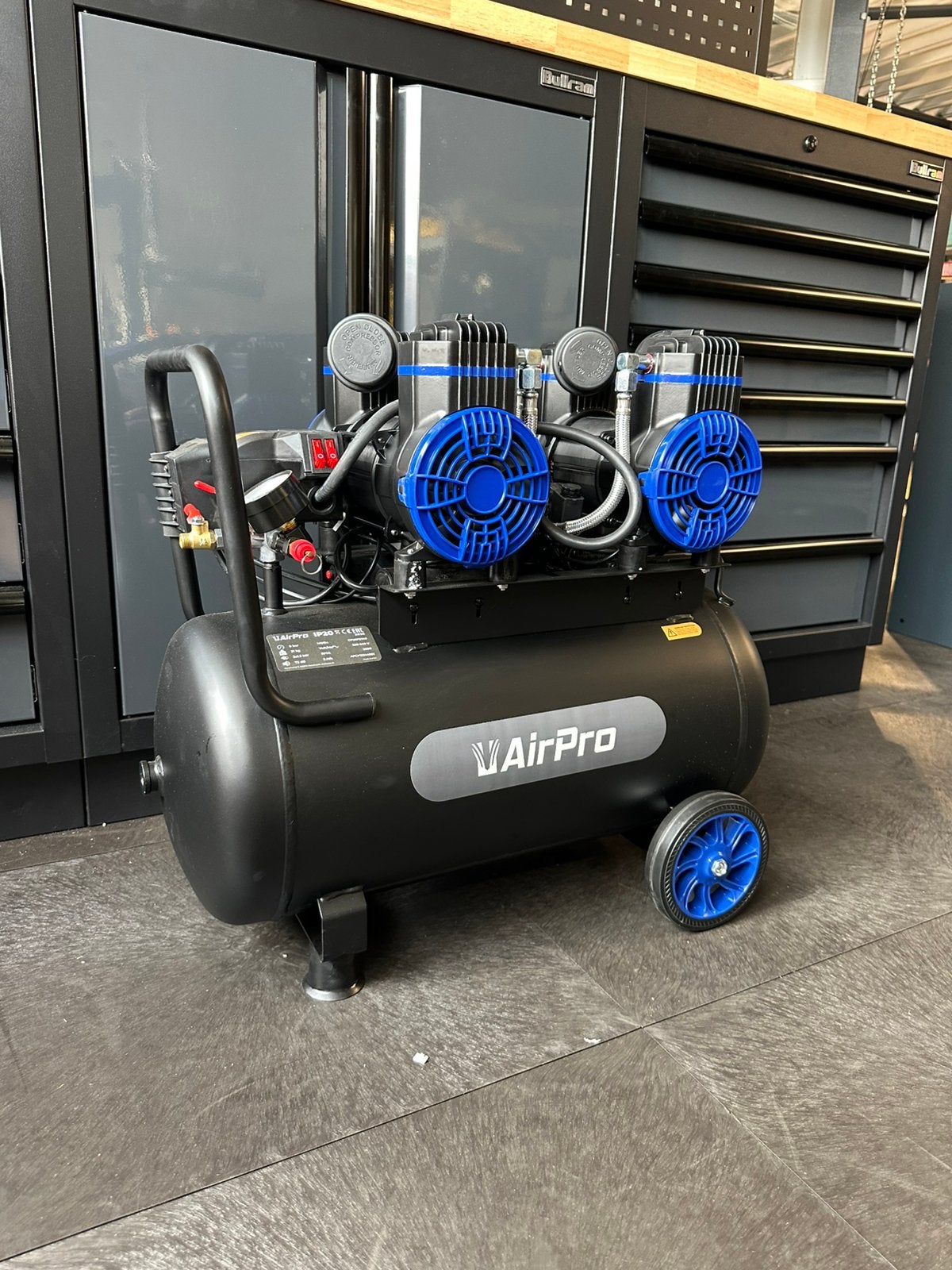 Compressor olievrij 2pk 24L tank 230V / Nieuw, Auto diversen, Ophalen, Nieuw