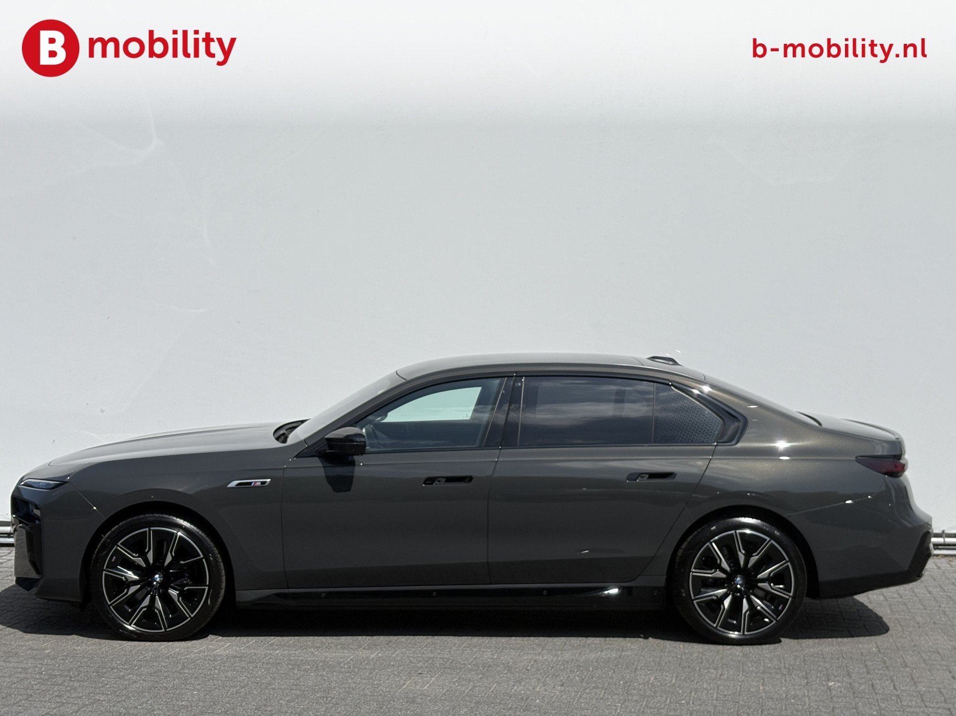 BMW i7 M70 xDrive 106 kWh 'Dravitgrau' Automatische Portiere, Auto's, BMW, Automaat, Gebruikt, 2670 kg, Vierwielaandrijving