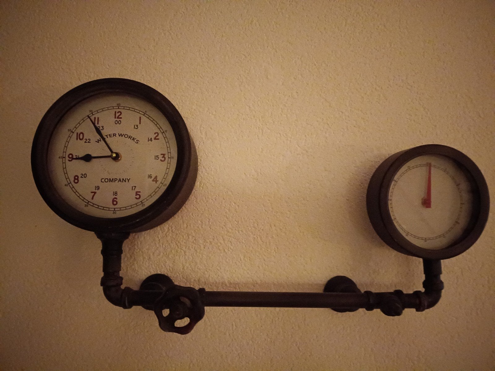Industriële wandklok met aparte secondewijzer, Antiek en Kunst, Ophalen of Verzenden