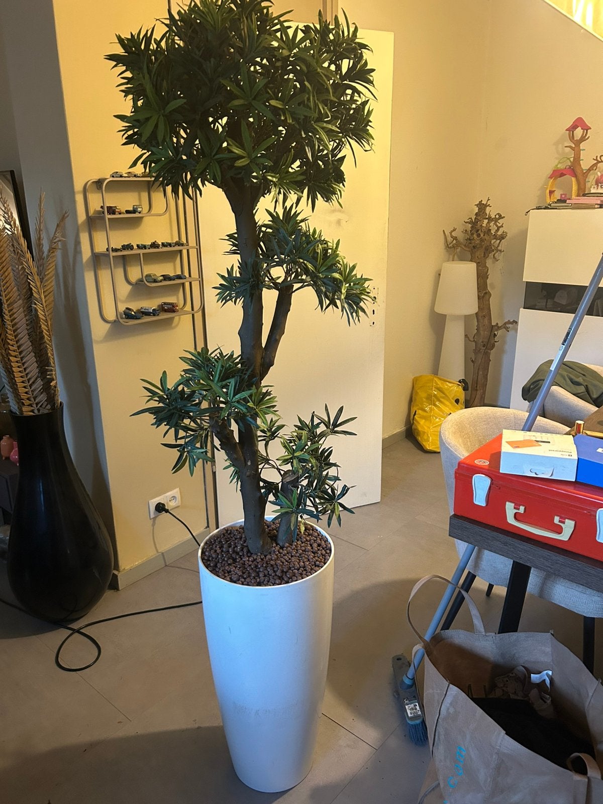 Grote kunstplant in witte pot - 190 cm hoog, Huis en Inrichting, Woonaccessoires | Kunstplanten en Kunstbloemen, Ophalen, Kunstplant