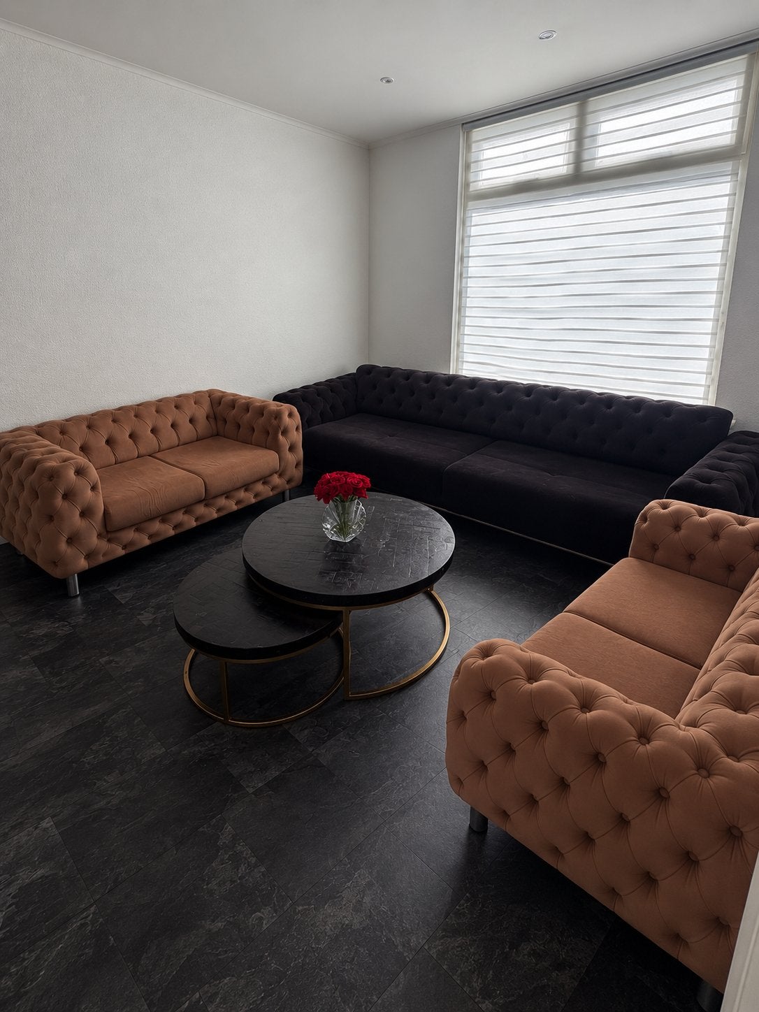Set van 3 luxe banken (2 bruin, 1 zwart) en 2 salontafels, Huis en Inrichting, Gebruikt, Minder dan 75 cm, Chesterfield, Ophalen of Verzenden
