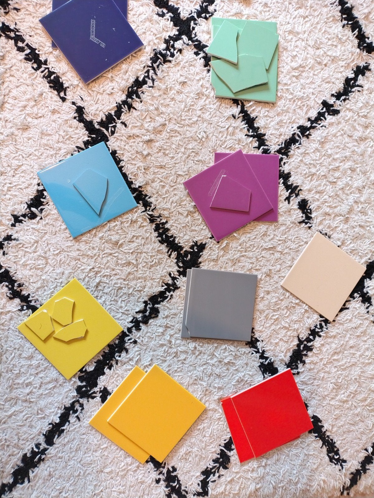 Mozaïek tegels in verschillende kleuren, Ophalen