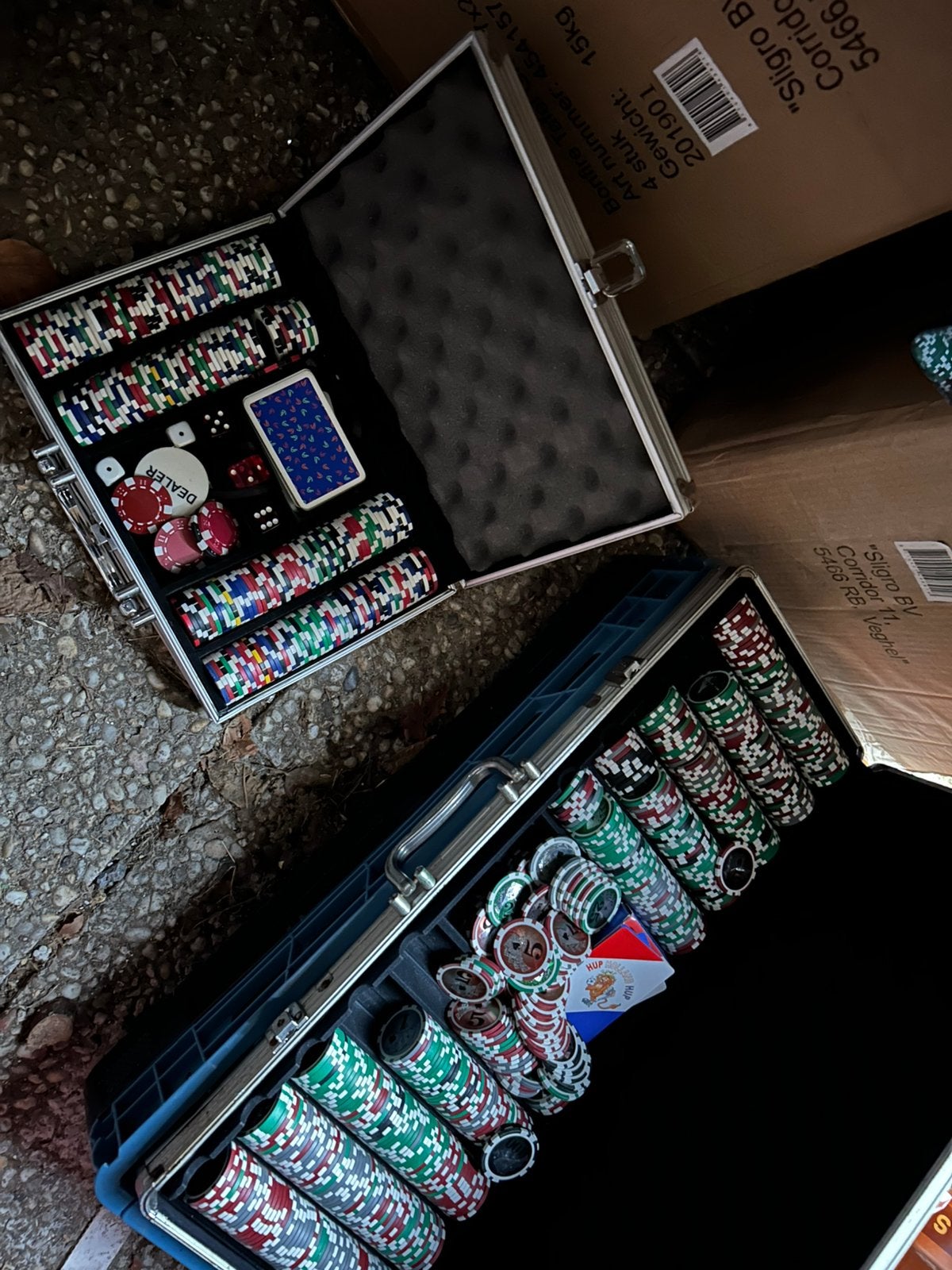 Partij poker fishes galery play en poker koffers, Hobby en Vrije tijd, Gezelschapsspellen | Kaartspellen, Ophalen of Verzenden