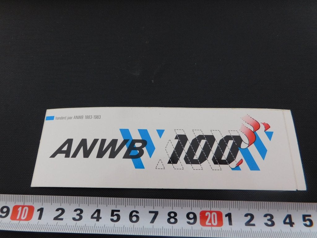 sticker ANWB 100 Honderd jaar 1883 - 1983, Ophalen, Zo goed als nieuw