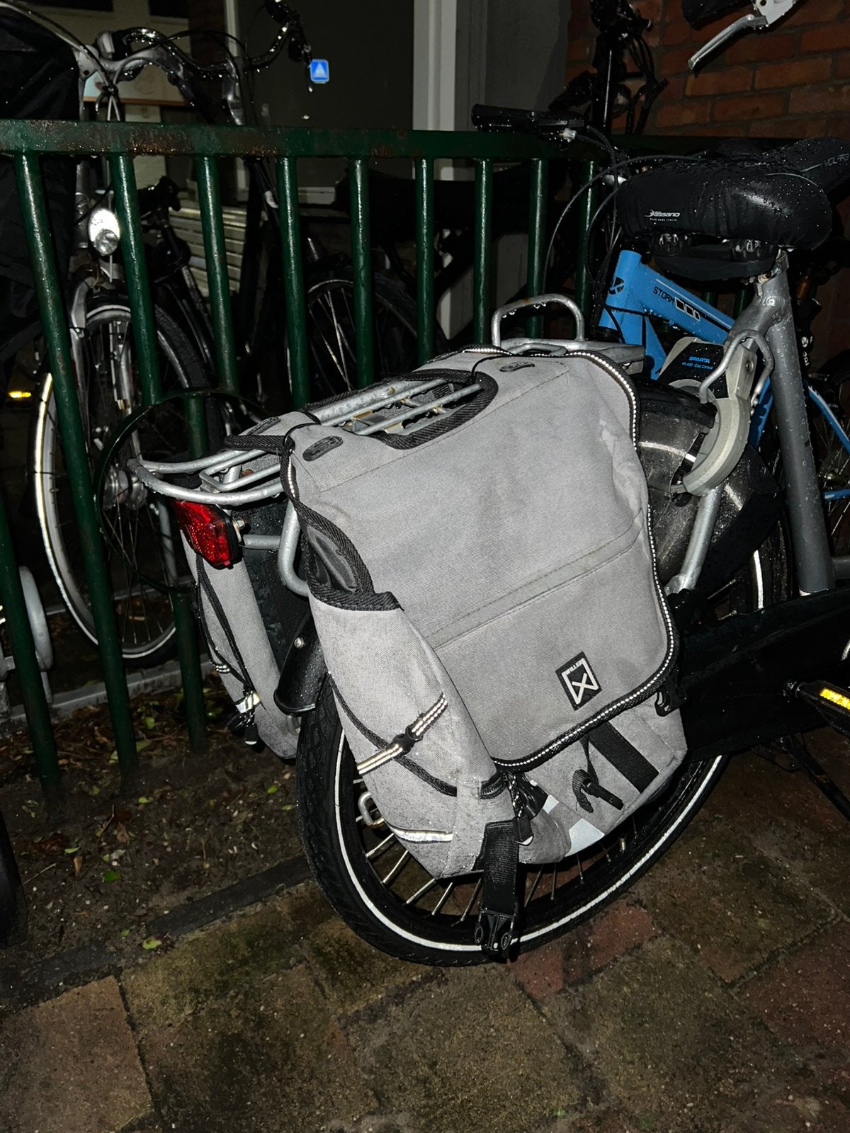 Bike pannier bag, grey - fits any rear rack, good condition, Ophalen, Zo goed als nieuw