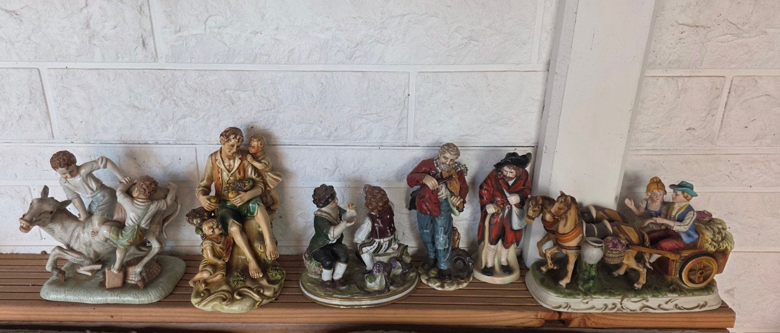 Set van 5 Porseleinen Beelden - Scènes uit het Landleven, Ophalen, Groep mensen, Beschilderd, 20 - 50 cm