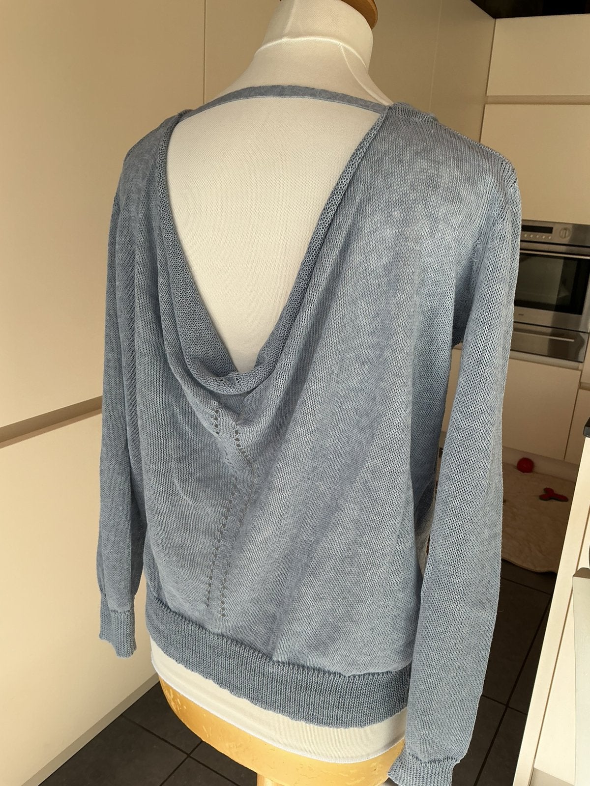 Marccain, Marc Cain trui met speciale achterkant, N 3 (36), Ophalen of Verzenden, Zo goed als nieuw, Maat 36 (S), Blauw