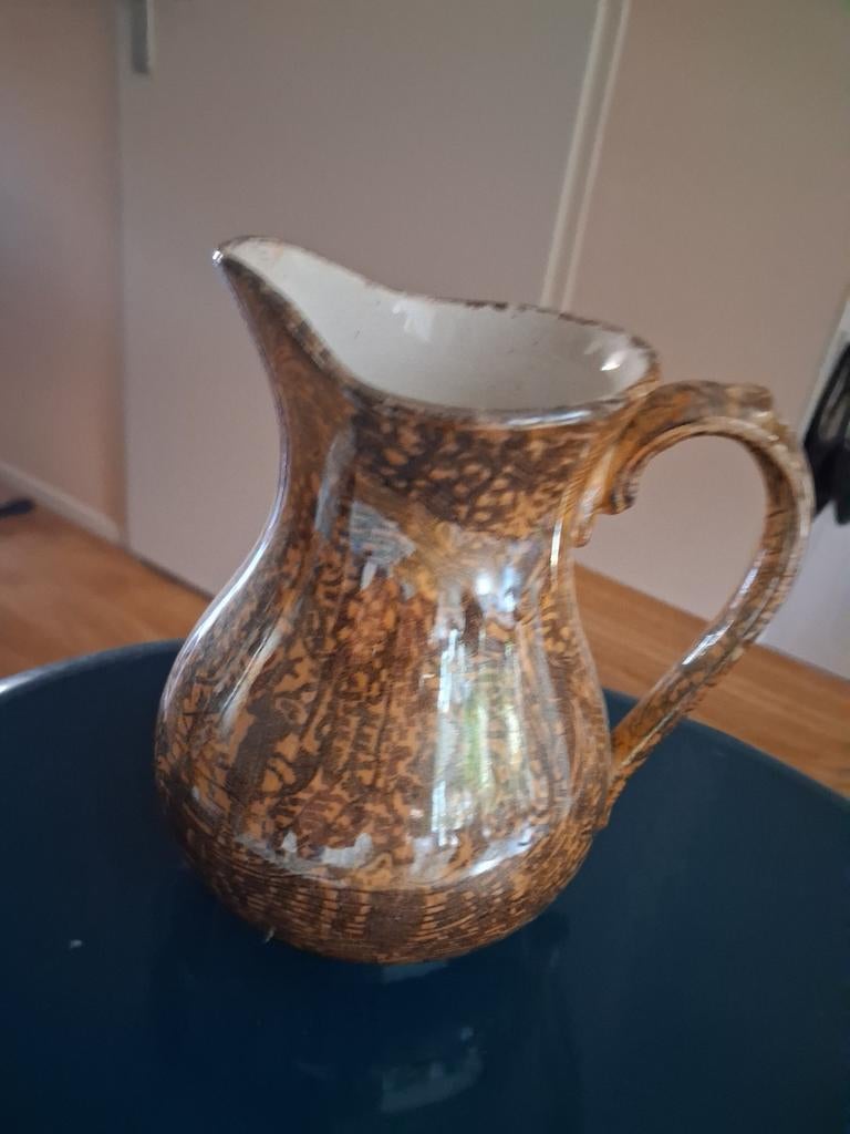 P. Regout Maastricht Eiken melkkannetje, Antiek en Kunst, Antiek | Keramiek en Aardewerk, Ophalen of Verzenden