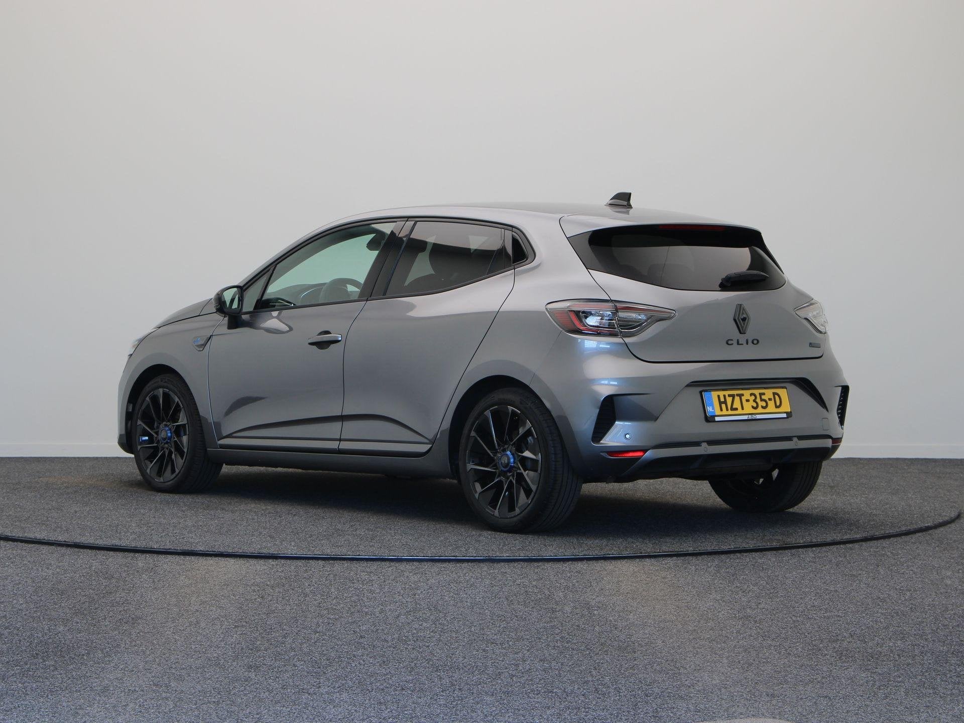Renault Clio 1.6 E-Tech Full Hybrid 145 esprit Alpine Stoelv, Gebruikt, Euro 6, Leder en Stof, 23 km/l