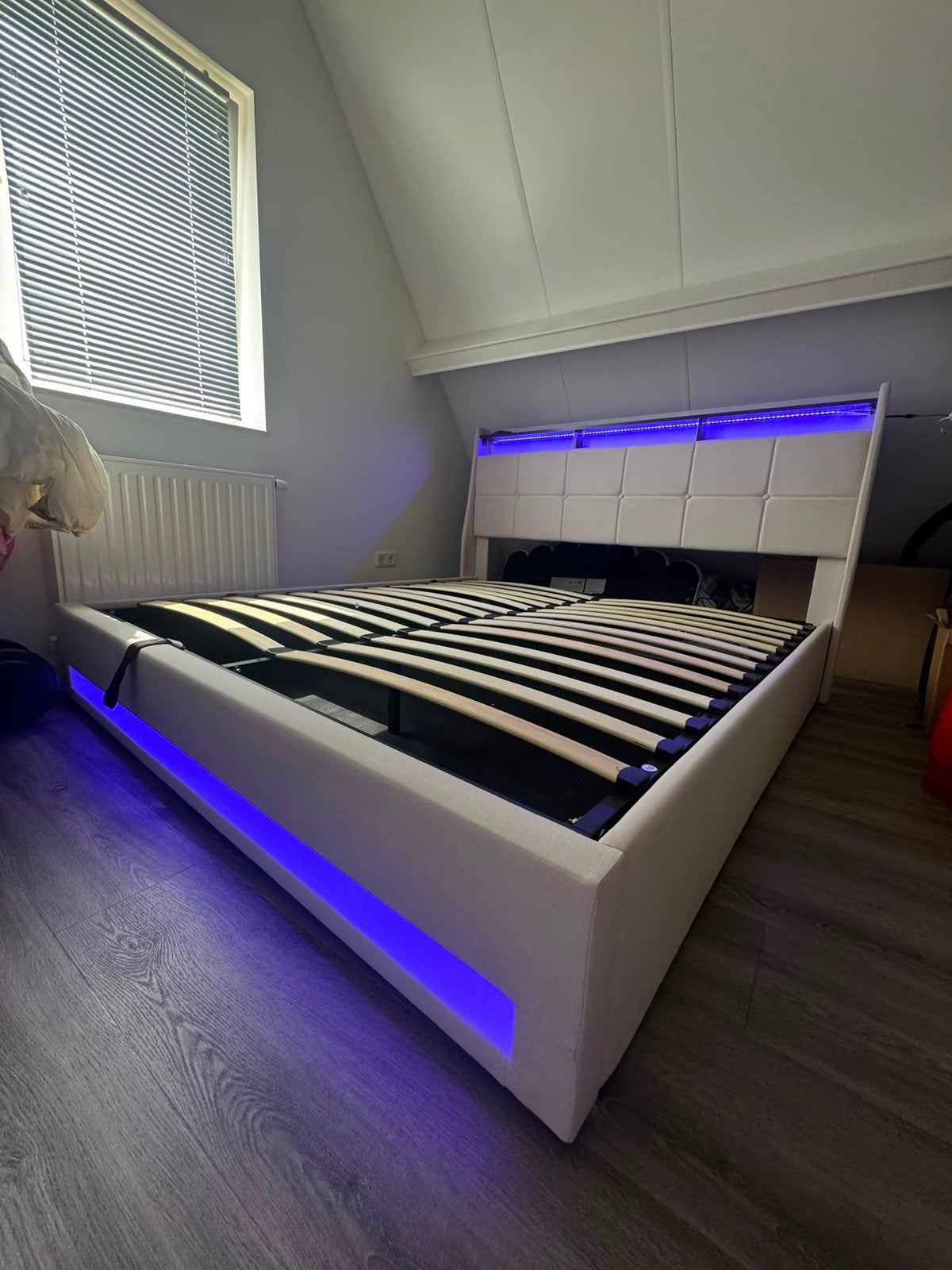 NIEUW! Sweiko Gestoffeerd bed - 180 x 200cm, Ophalen, Nieuw
