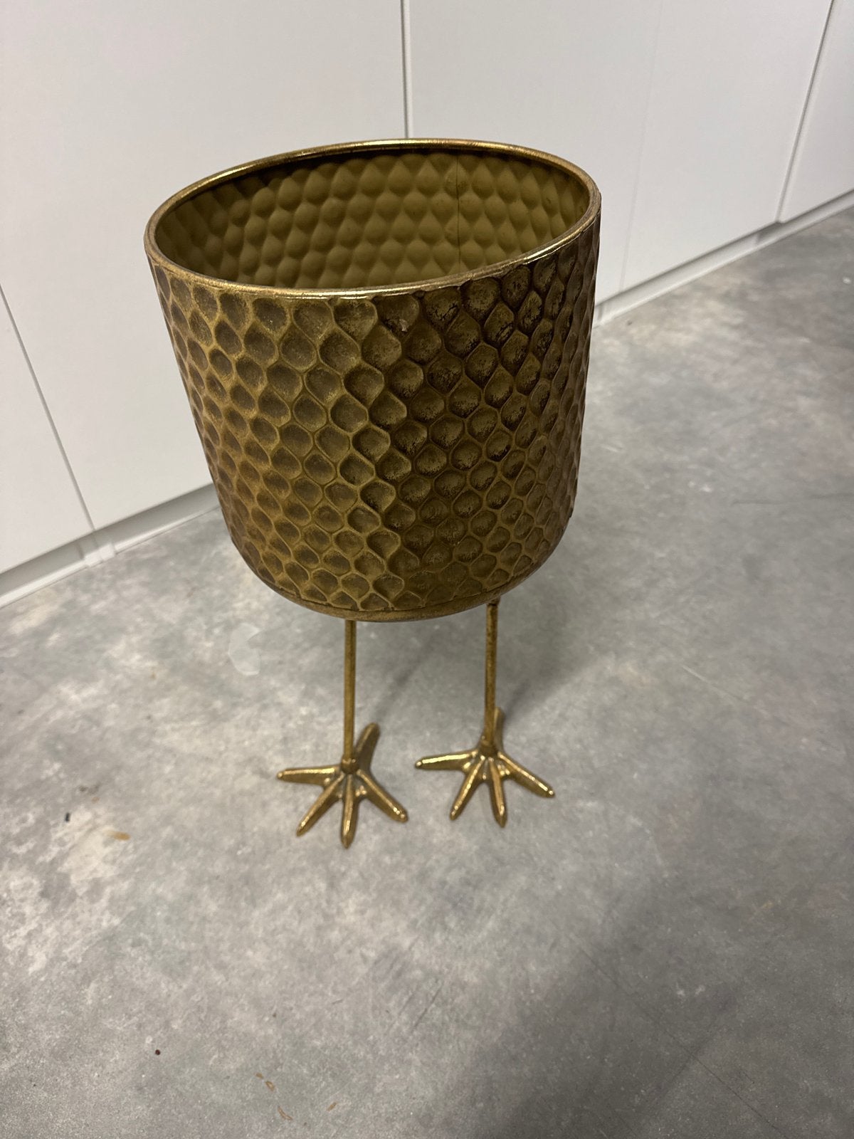 Gouden plantenpot op vogelpoten, Gebruikt, Ophalen of Verzenden, Goud, Metaal