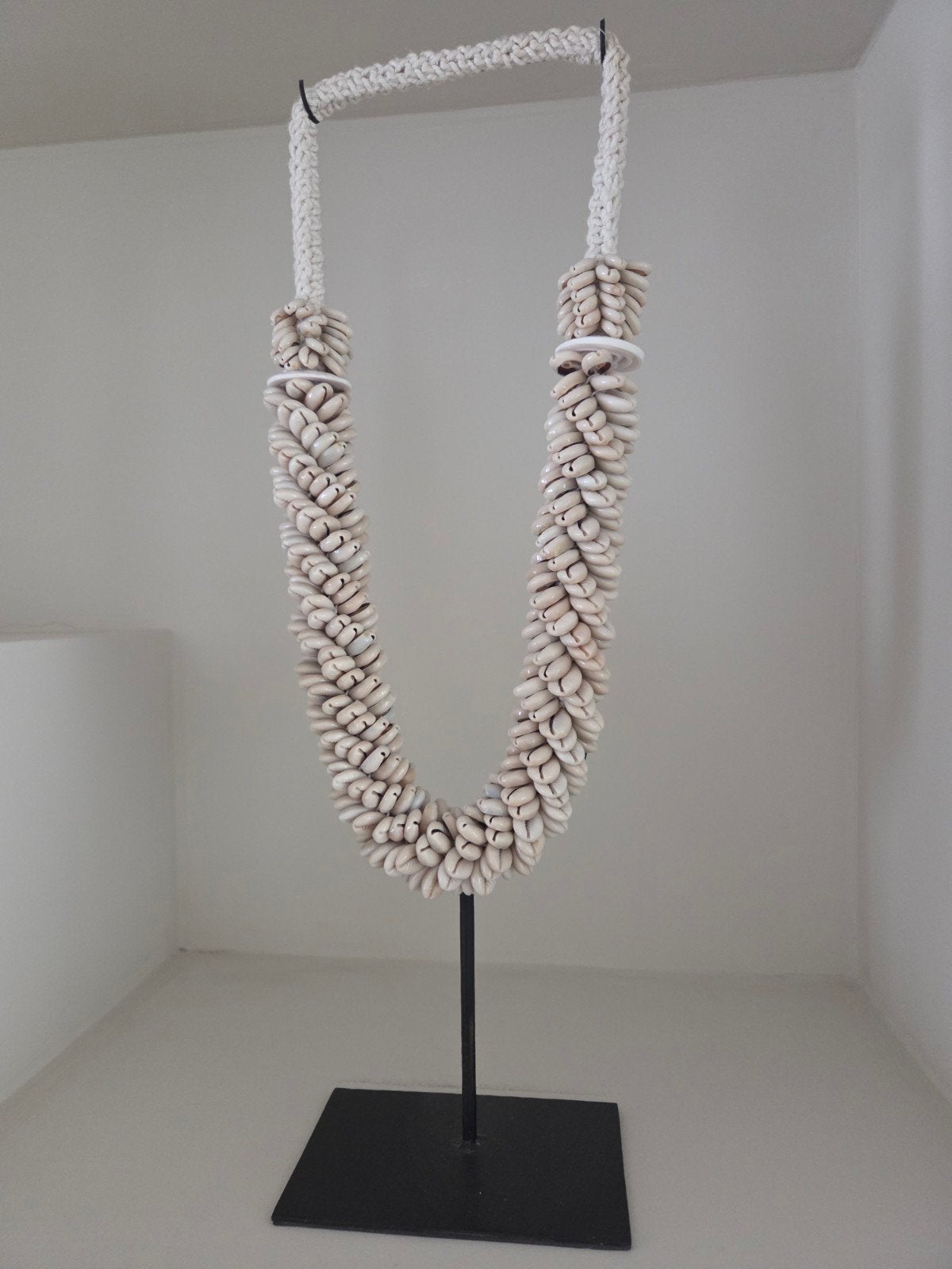 Schelpenketting op standaard, Beige, Boho, Ophalen of Verzenden, Zo goed als nieuw