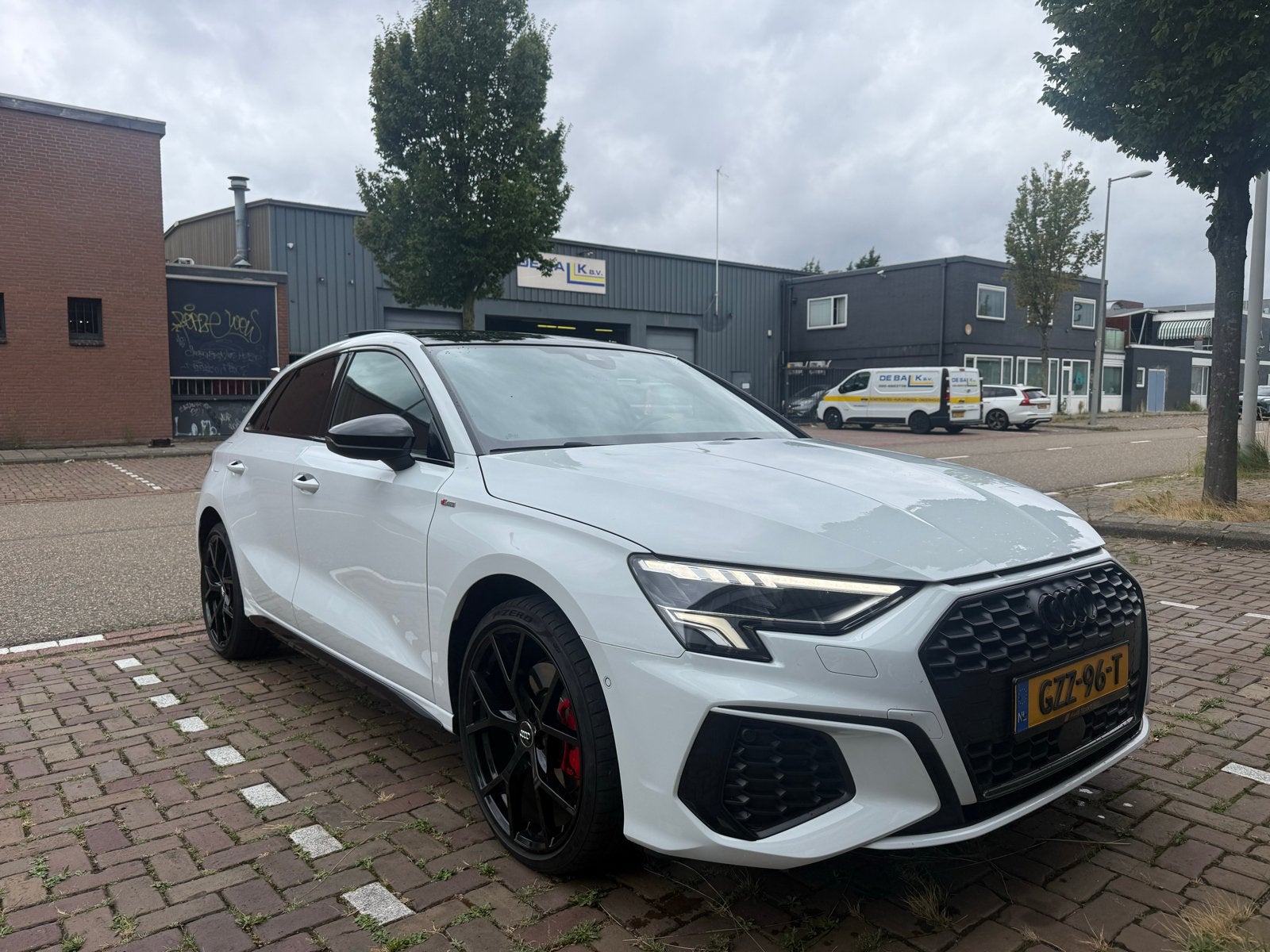 Audi A3 40 Tfsi e 204pk APPLE, B&O, RS-SEATS, ACC, PANO,CAM, Auto's, Audi, Zwart, 4 cilinders, 1535 kg, Wit