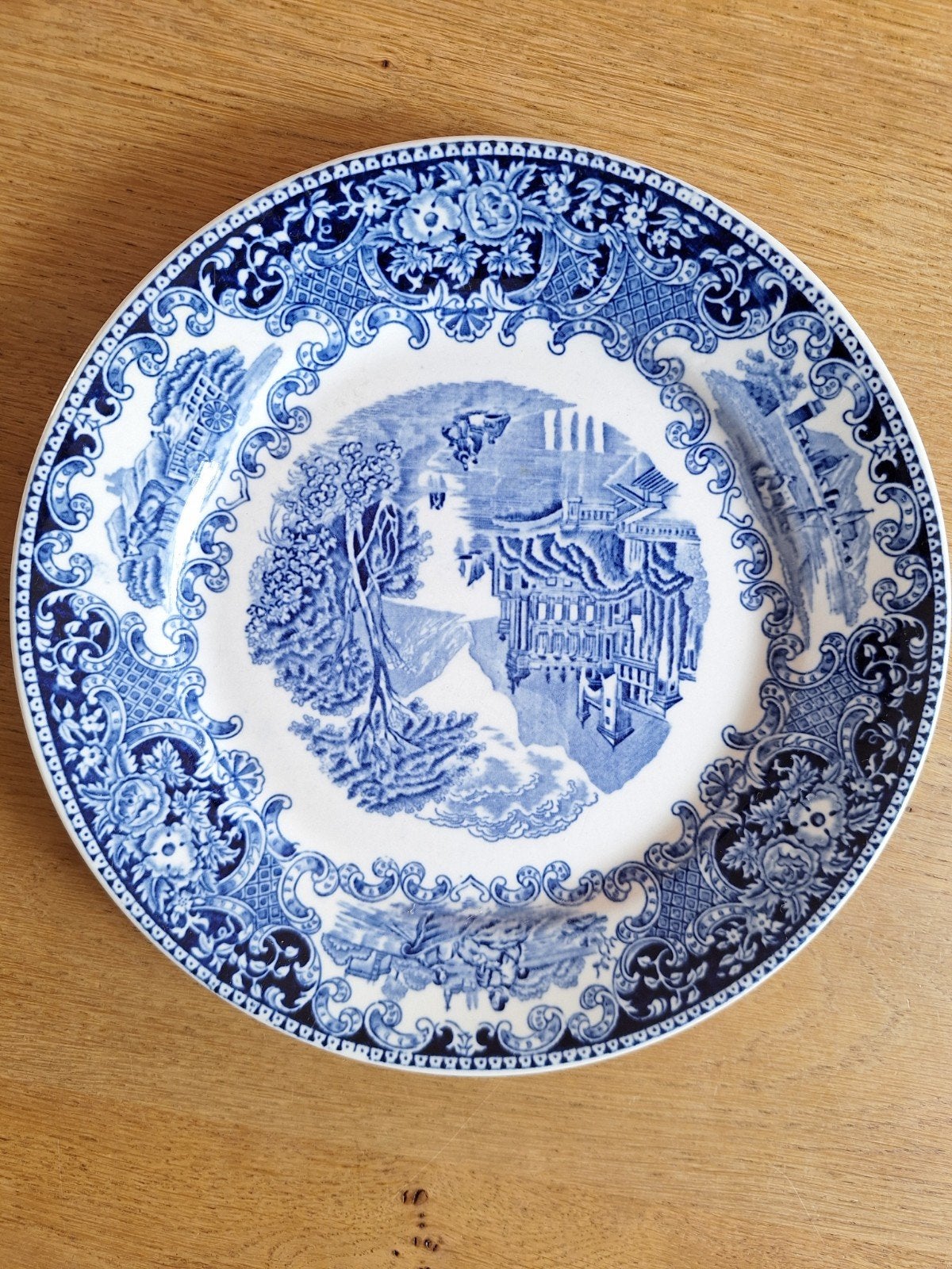 Antiek Petrus Regout Castillo bord, Maastricht, 24 cm, Ophalen of Verzenden