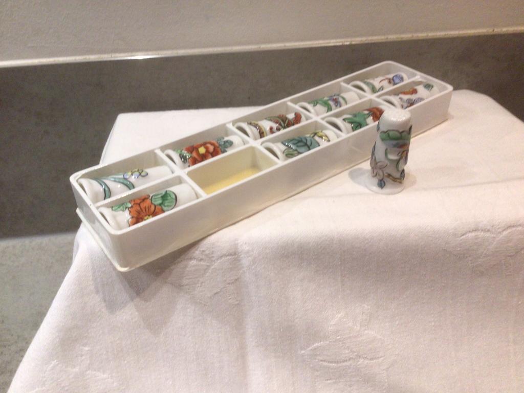 Vingerhoed porselein, Antiek en Kunst, Verzenden