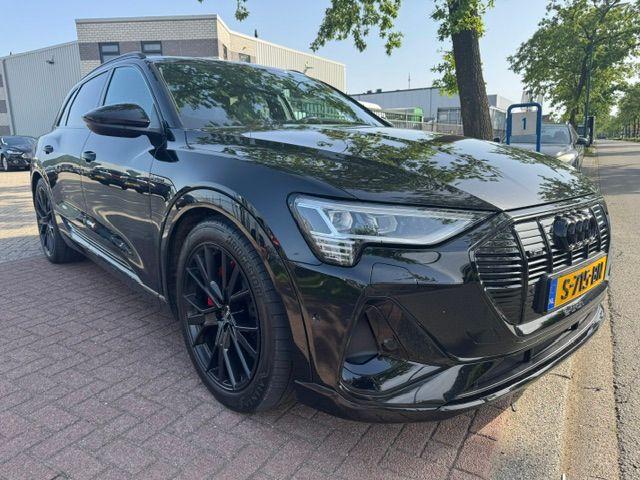 Audi e-tron 55 Quattro 408pk S Edition 95 kWh SOH 90,8% Zeer, 131 €/maand, Zwart, Leder en Stof, Zwart