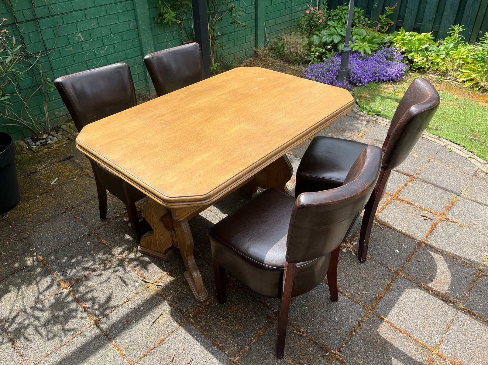 Eethoek met houten uitschuifbare tafel en leren stoelen, Ophalen