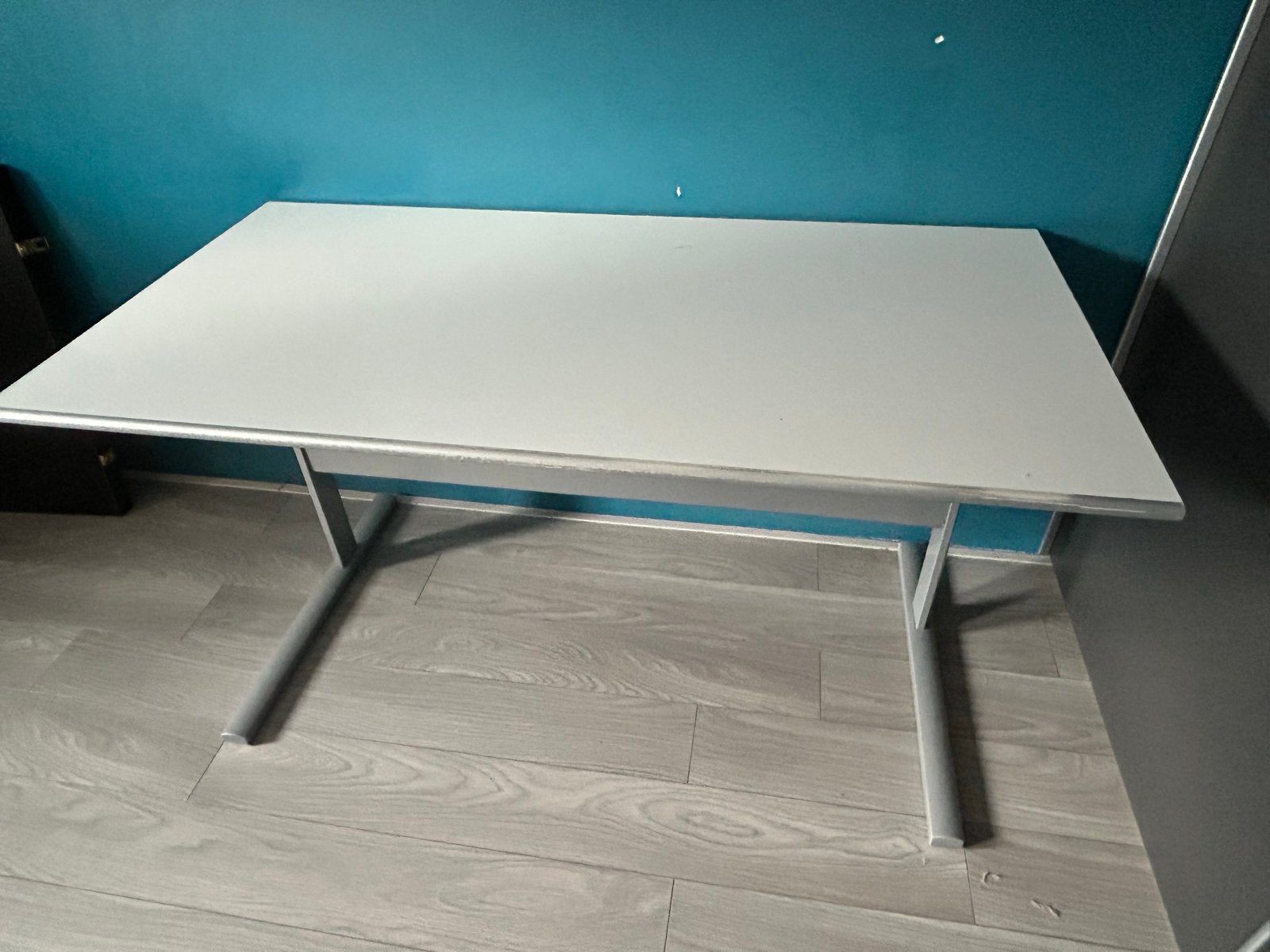 Ikea Bureau - 140x72x73 cm - Grijs, Ophalen, Gebruikt, IKEA