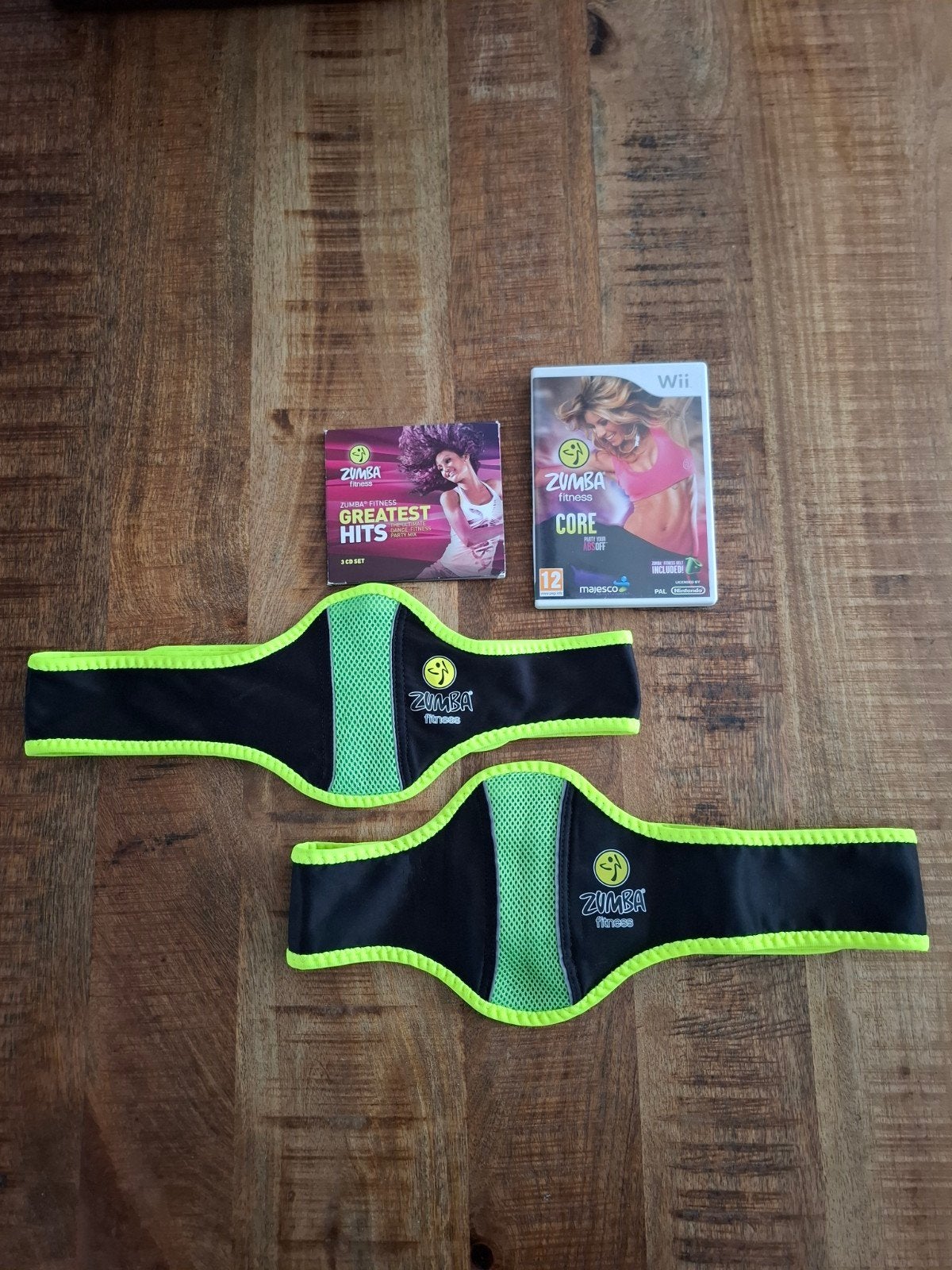 Nintendo wii Zumba set met fitnessbelts, Ophalen of Verzenden, Zo goed als nieuw, Met 1 controller