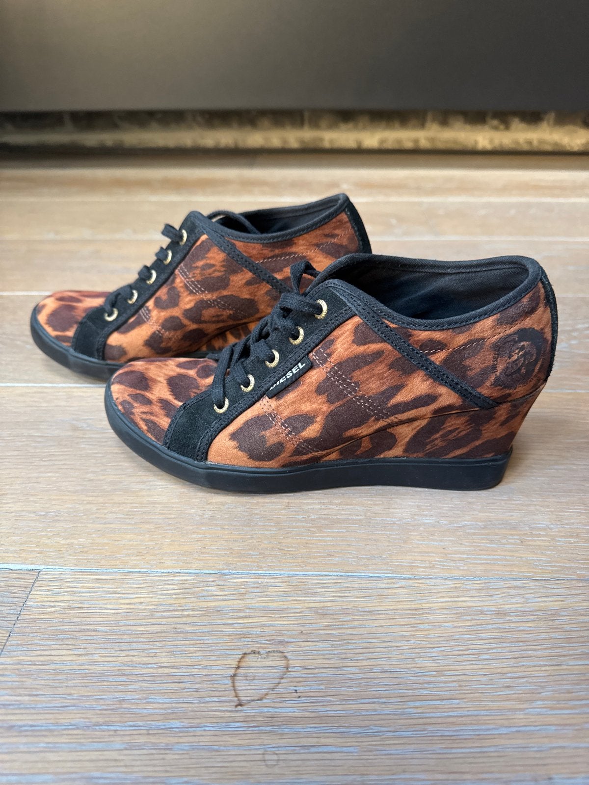 Diesel sneakers met luipaardprint en sleehak, Kleding | Dames, Schoenen, Bruin, Ophalen of Verzenden, Sneakers of Gympen, Gedragen