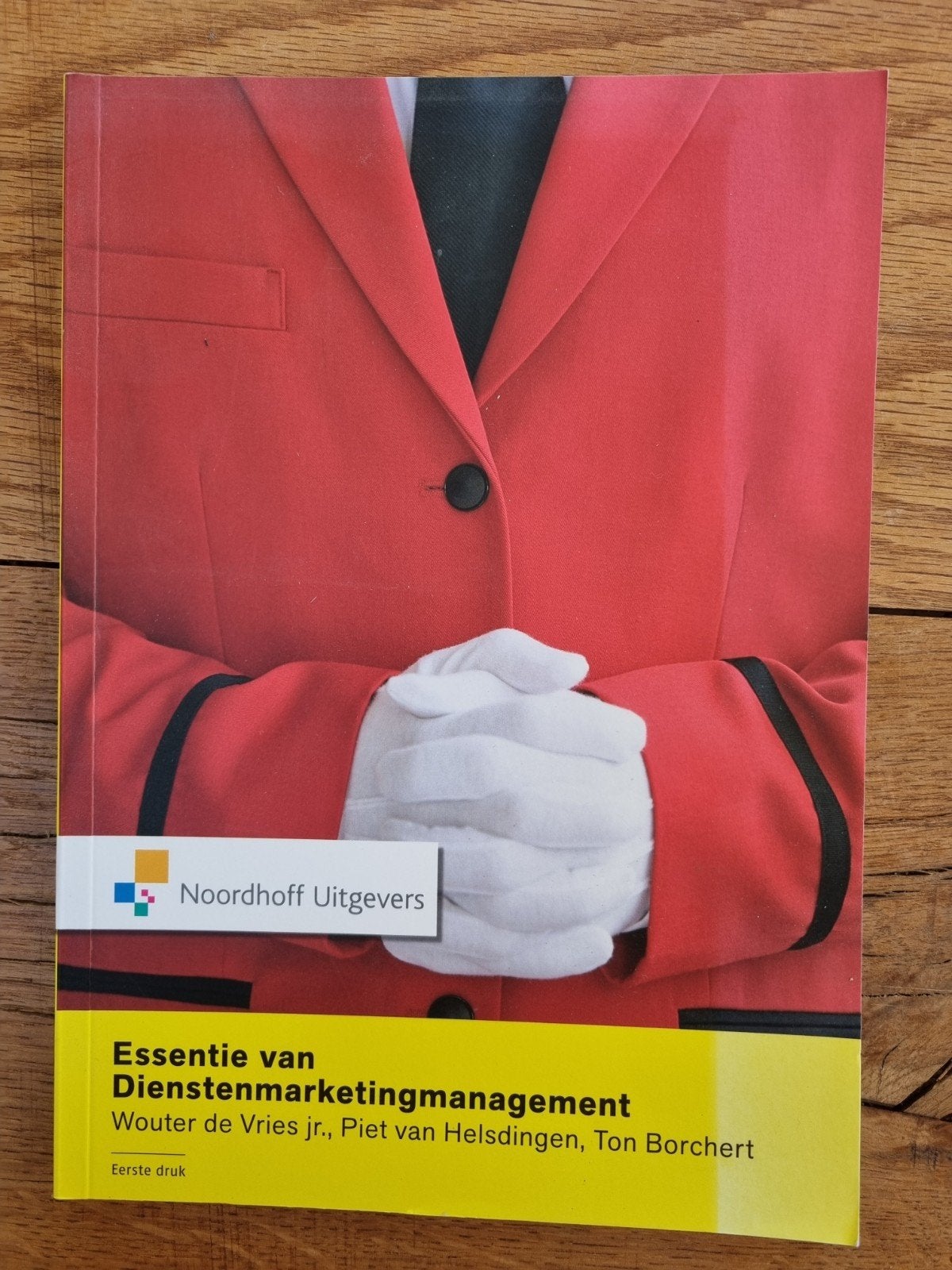Essentie van Dienstenmarketingmanagement - Studieboek, Ophalen of Verzenden, Zo goed als nieuw, Economie en Marketing, Wouter de Vries jr., Piet van Helsdingen, Ton Borchert