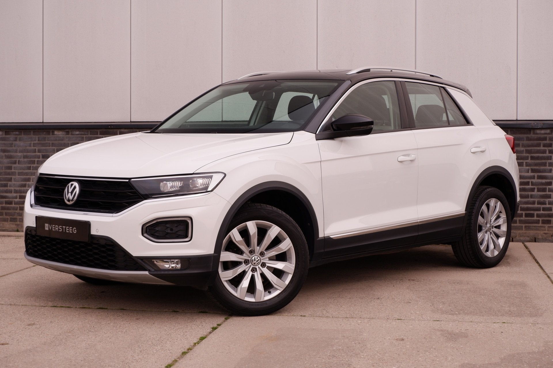 Volkswagen T-Roc 1.5 TSI Sport | Pano | Trekhaak | LED | Car, Zwart, 4 cilinders, 150 pk, Leder en Stof