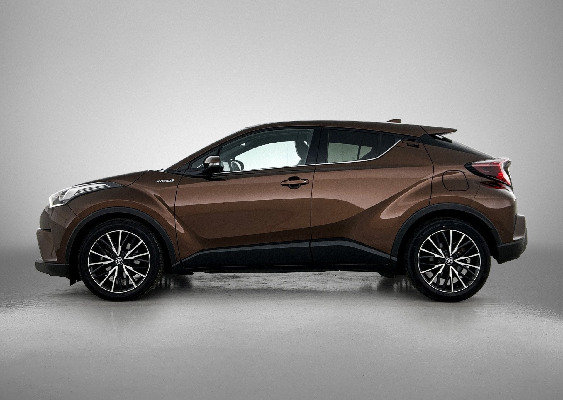 Toyota C-HR 1.8 Hybrid Executive PDC | Trekhaak | JBL | ACC, 12 maanden, Stof, 4 cilinders, 122 pk