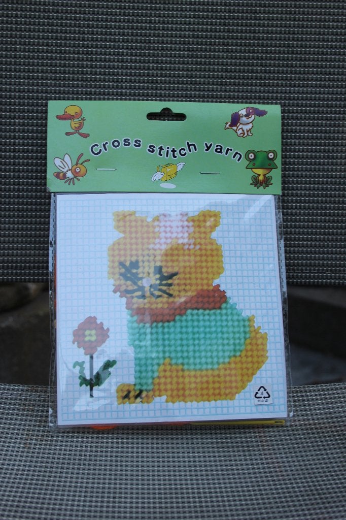 Compleet borduurpakket cross stitch yarn kat 14,5x14cm, Ophalen of Verzenden, Nieuw, Handborduren, Borduurpakket