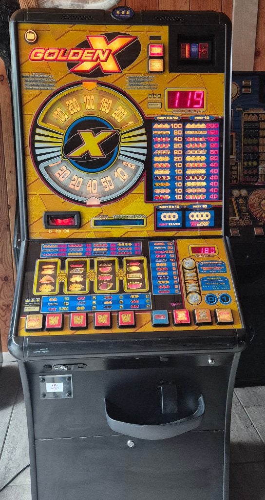 Golden x gokkast met biljetlezer, Euro, Ophalen, Gebruikt, Met sleutels