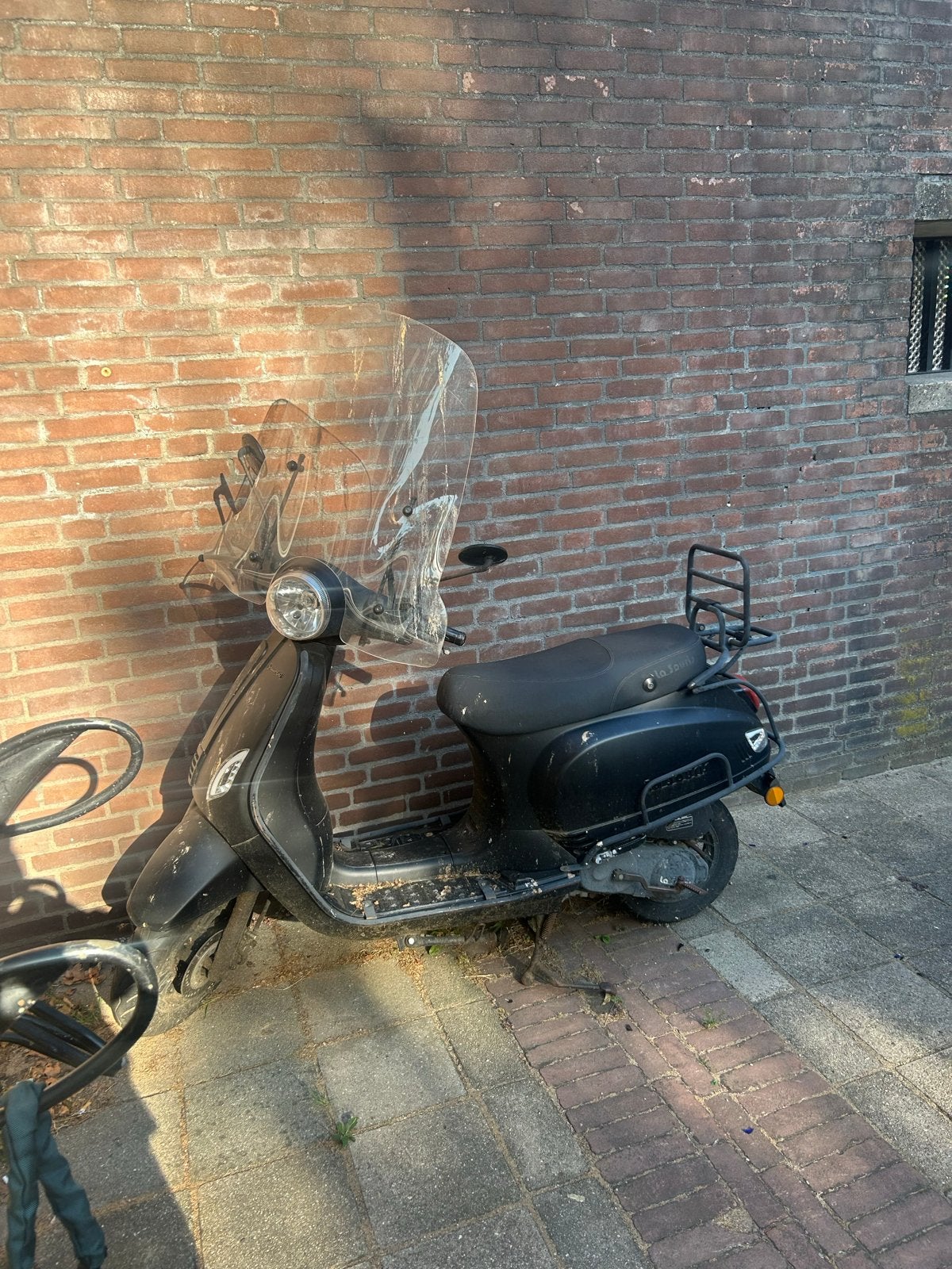 La Souris Scooter - Zwart, met windscherm, Fietsen en Brommers, Scooters | Overige merken, Ophalen, Gebruikt, Maximaal 45 km/u