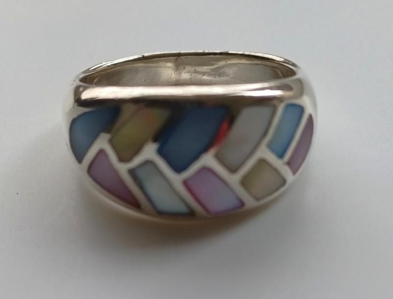 Sterling zilveren ring.met 10 gekleurde parelmoer steentjes, Sieraden, Tassen en Uiterlijk, 19 tot 20, Ophalen of Verzenden, Zo goed als nieuw