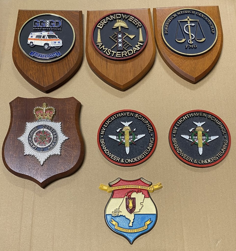 Verzameling Hulpdiensten Schilden & Emblemen, Ophalen of Verzenden, Landmacht, Nederland, Embleem of Badge