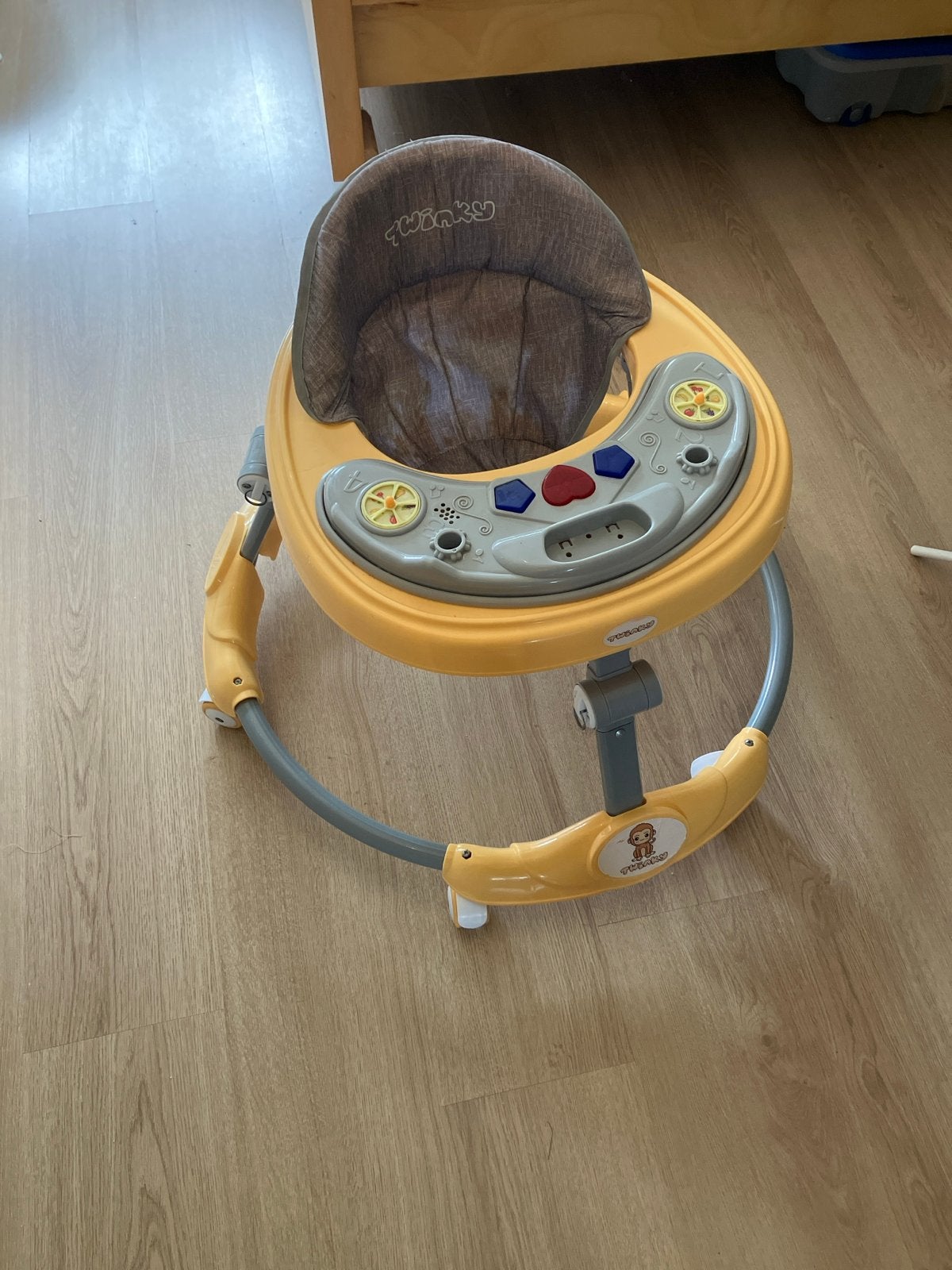 Twinky Babywalker - Geel met speelblad, Kinderen en Baby's, Ophalen of Verzenden, Gebruikt, Overige typen, Met geluid