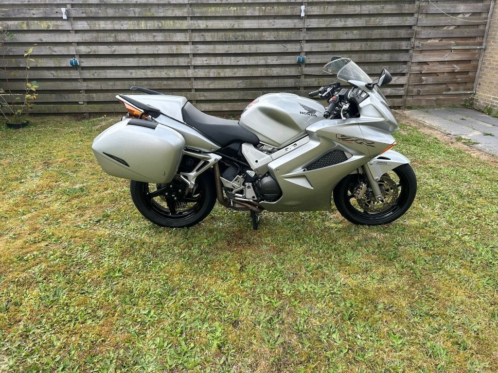 Honda VFR800F - V-TEC, Sportieve Toermotor met Koffers, Occasion, 4 cilinders, Motorrijbewijs A, Particulier