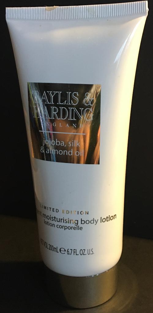 Indulgent moisturizing body lotion 200ml, Sieraden, Tassen en Uiterlijk, Uiterlijk | Lichaamsverzorging, Nieuw, Bodylotion, Crème of Olie