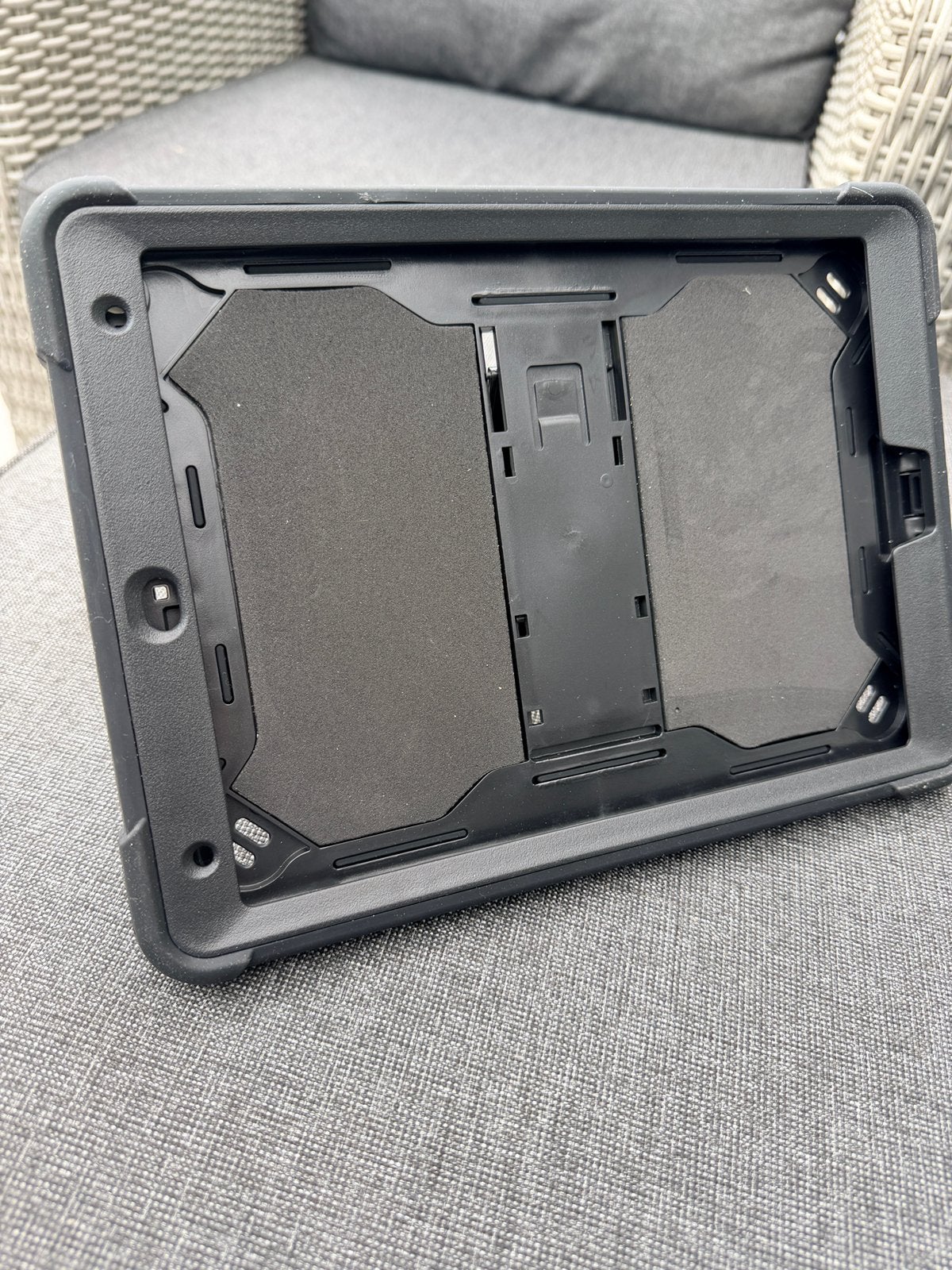 Foto 5 van Defecte ipad 7. 128gb Incl beschermhoezen
