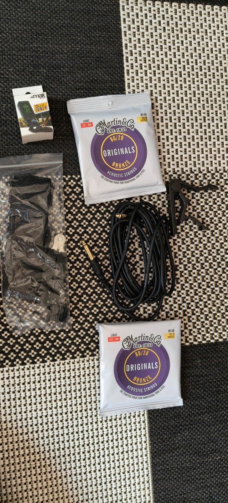 Gitaar accessoires: snaren, tuner, kabel, capo, plectrums, Ophalen, Zo goed als nieuw, Elektrische gitaar