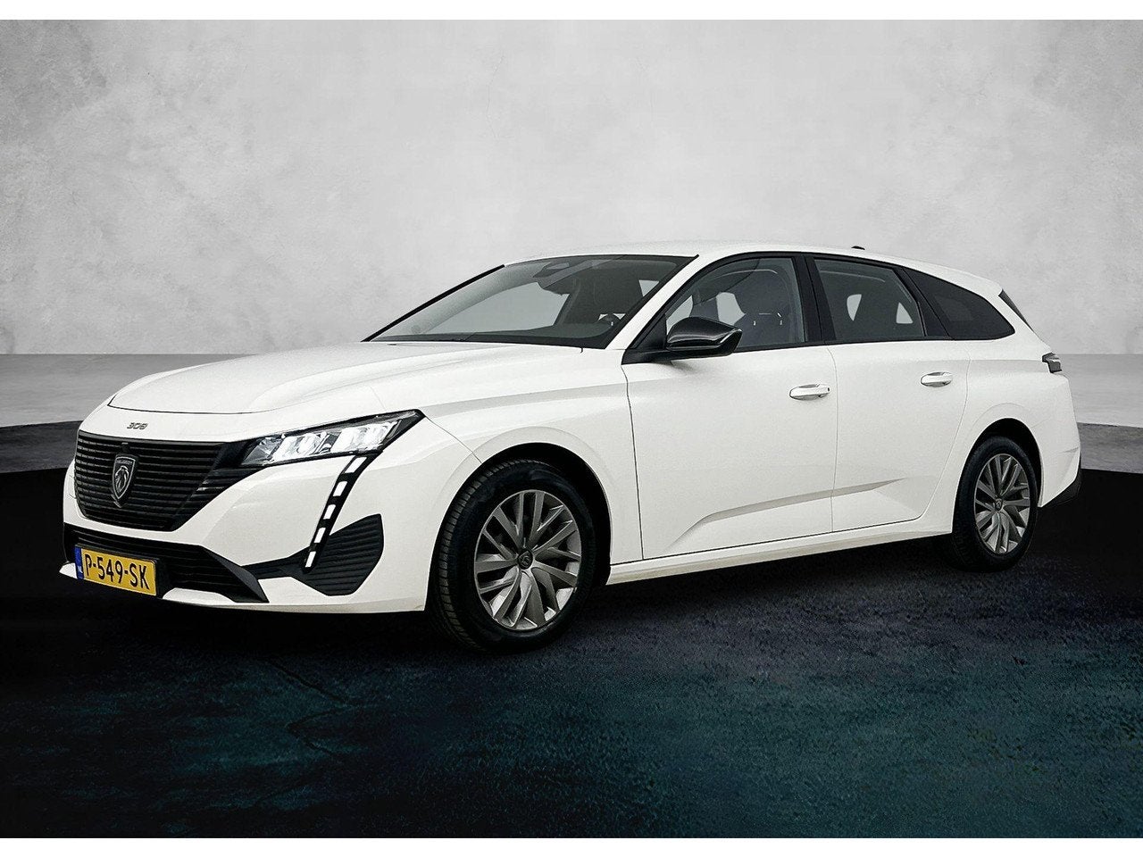 Peugeot 308 SW 110pk Active Pack | 1ste eigenaar | LEER/Stof, Gebruikt, Handgeschakeld, 3 cilinders, 1200 cc