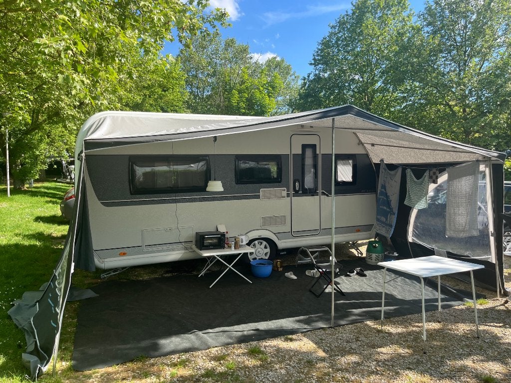 Hobby DeLuxe 460LU 2020 Lengtebedden, voortent\luifel, mover, Rondzit, 2 aparte bedden, Particulier, 6 tot 7 meter