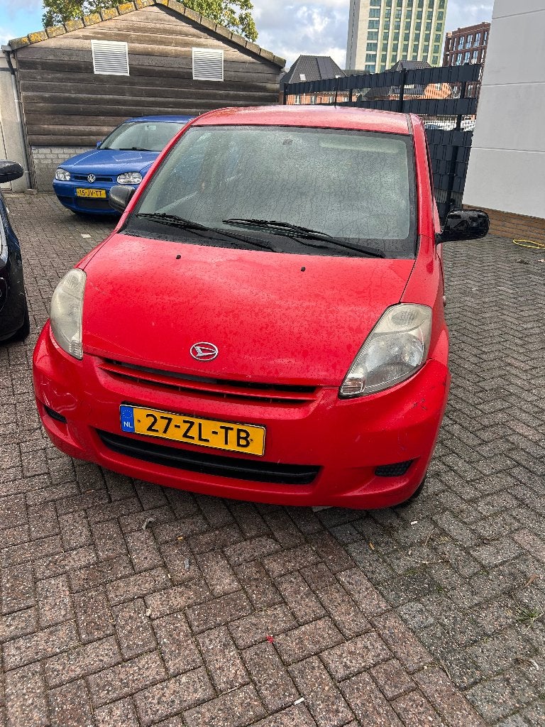 Daihatsu Sirion 1.0 51KW 2008 Rood, Auto's, Voorwielaandrijving, Leder en Stof, Overige kleuren, Handgeschakeld