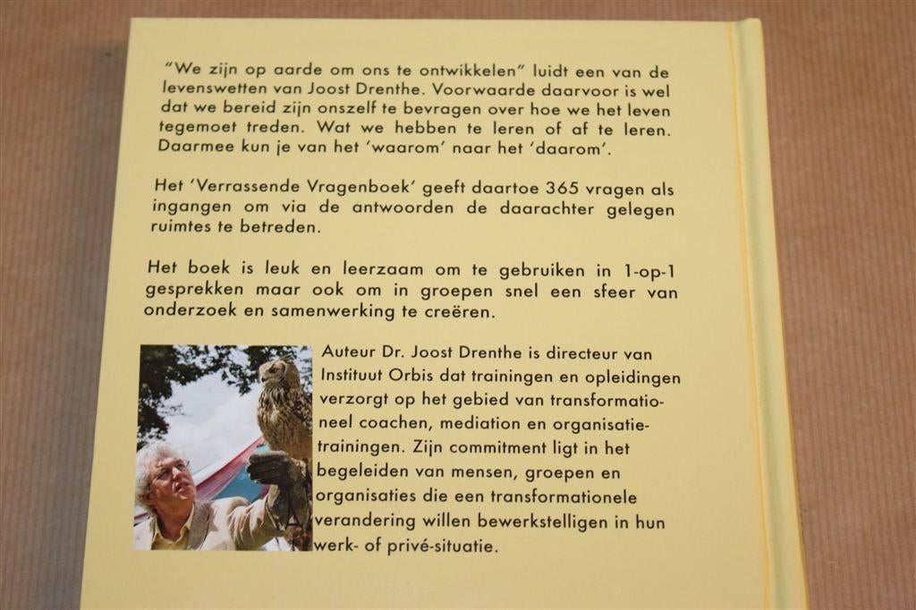 Het Verrassende Vragenboek — 365 Vragen Voor Reflectie, Ophalen of Verzenden, Gelezen, Overige onderwerpen, Achtergrond en Informatie
